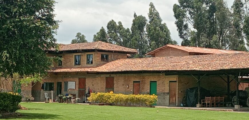 Mosquera -Finca- con pesebreras- club -26793 m2