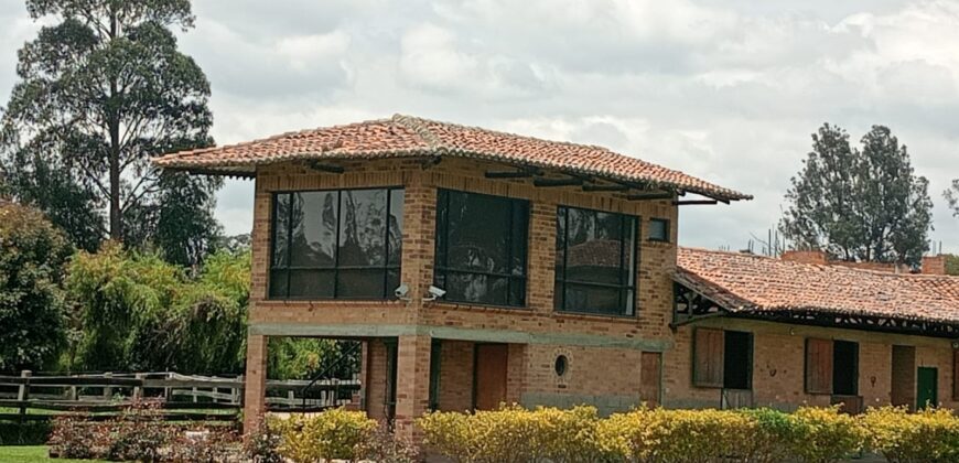 Mosquera -Finca- con pesebreras- club -26793 m2