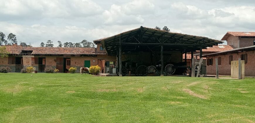 Mosquera -Finca- con pesebreras- club -26793 m2