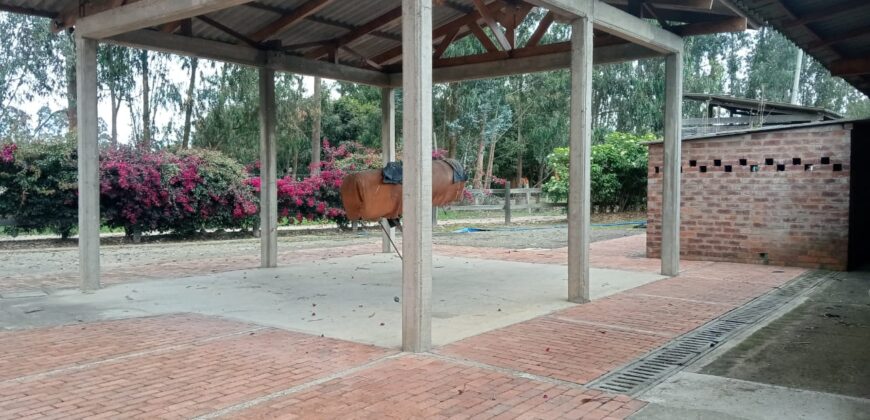 Mosquera -Finca- con pesebreras- club -26793 m2