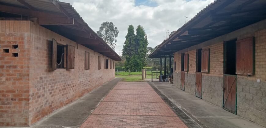 Mosquera -Finca- con pesebreras- club -26793 m2