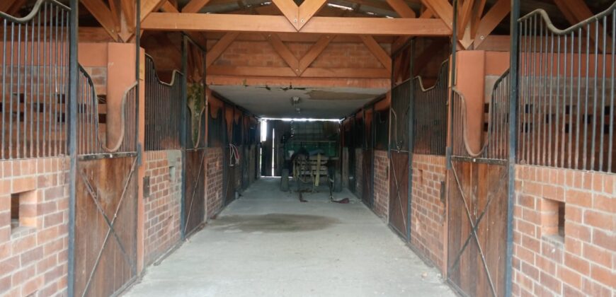 Mosquera -Finca- con pesebreras- club -26793 m2