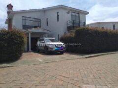 Funza, Quintas de san Isidro -Casa de 234 m2 , lote 490 m2