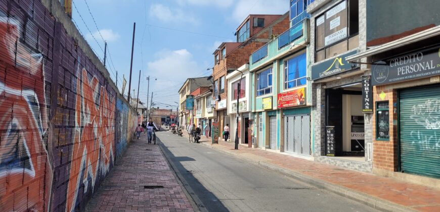 Funza, Casa con local Comercial centro – 210 m2