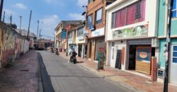 Funza, Casa con local Comercial centro – 210 m2
