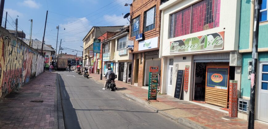 Funza, Casa con local Comercial centro – 210 m2