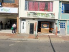 Funza, Casa con local Comercial centro – 210 m2